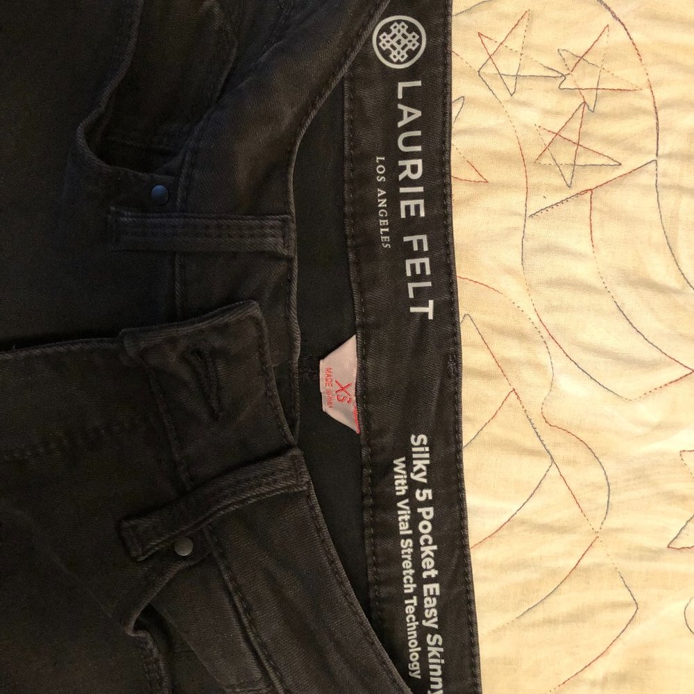 Laurie Felt Silky 5 pocket skinny jeans, size XS, washed black color.
